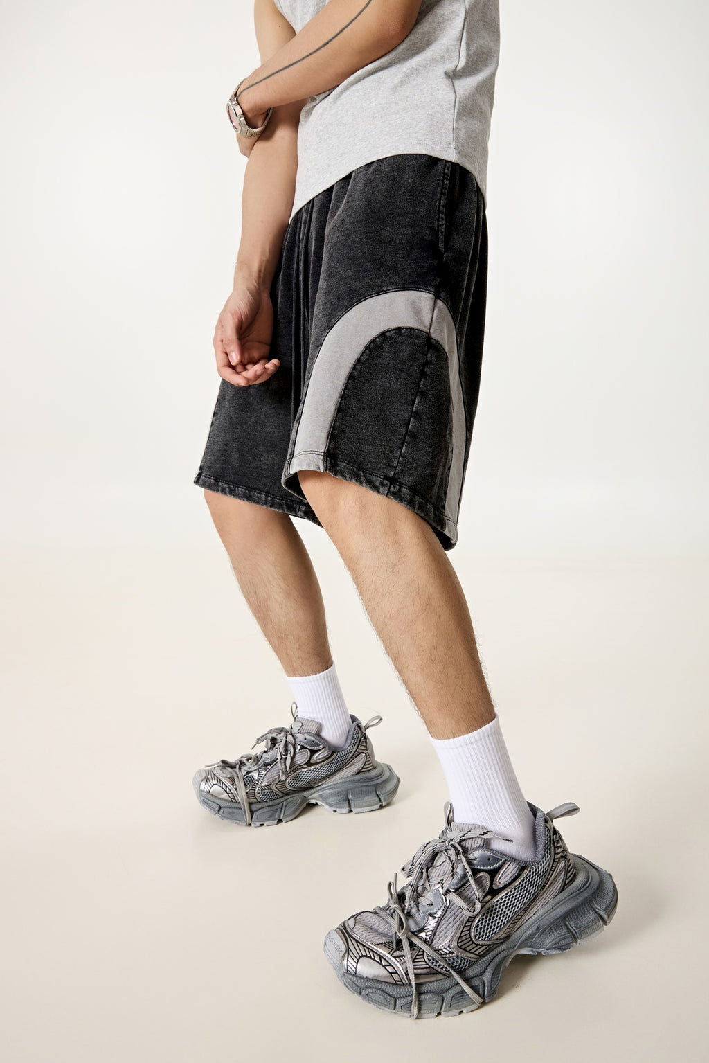 330GSM Unisex Heavyweight Contrast-Panel Snow-Washed Shorts Black/Medium Grey