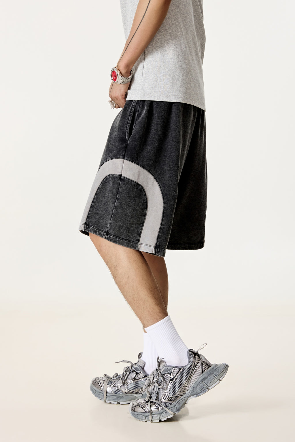 330GSM Unisex Heavyweight Contrast-Panel Snow-Washed Shorts Black/Medium Grey