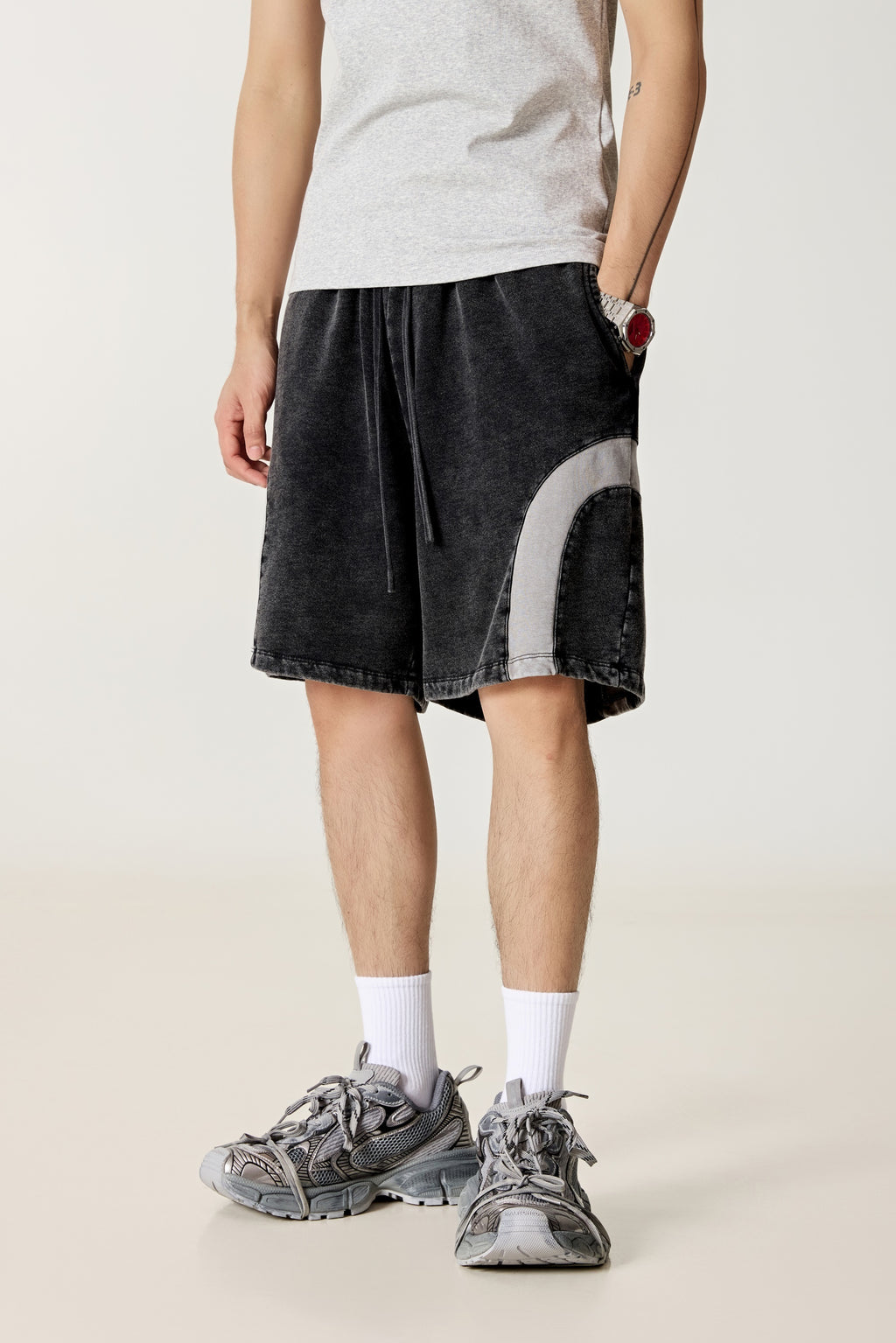 330GSM Unisex Heavyweight Contrast-Panel Snow-Washed Shorts Black/Medium Grey