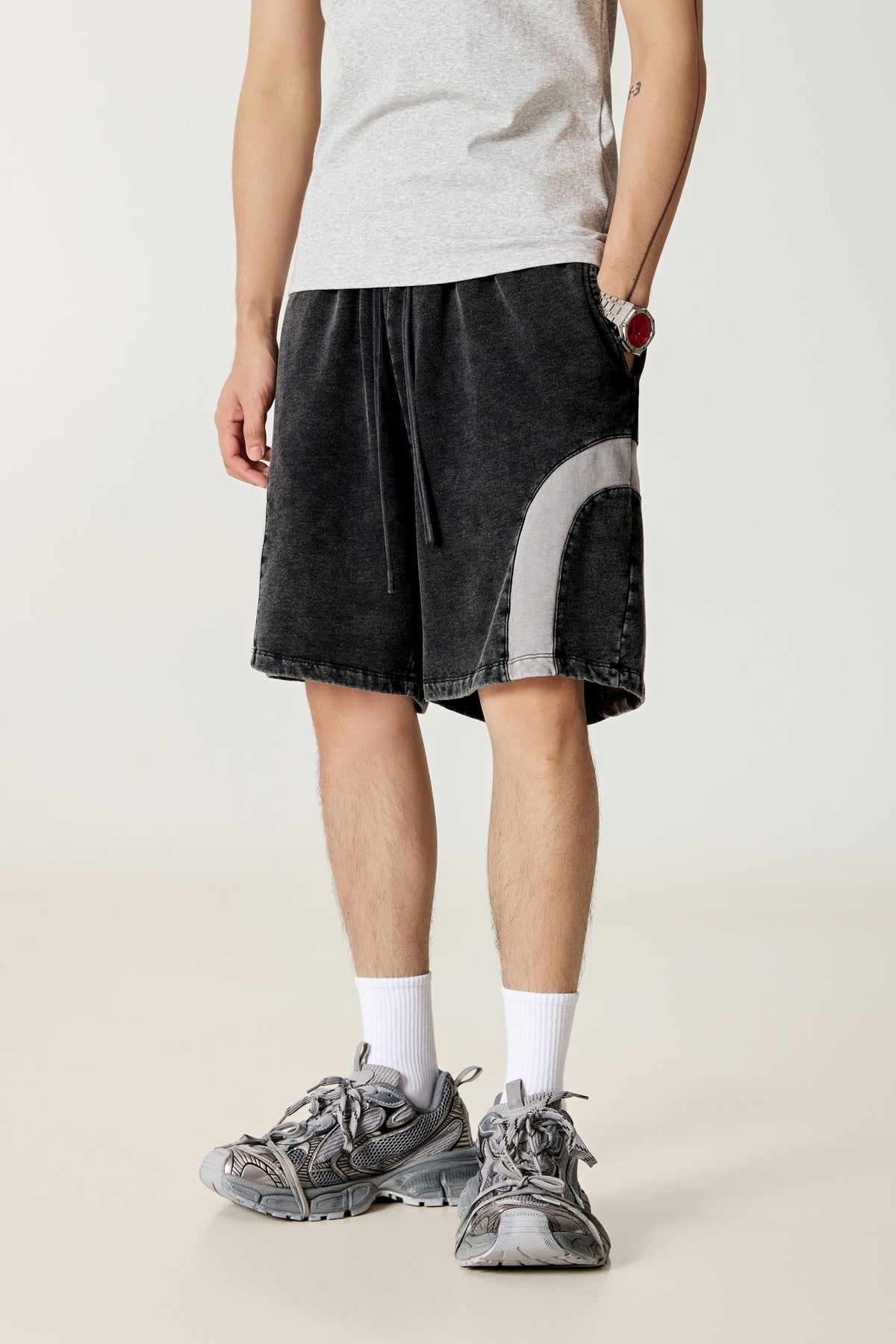 330GSM Unisex Heavyweight Contrast-Panel Snow-Washed Shorts Black/Medium Grey