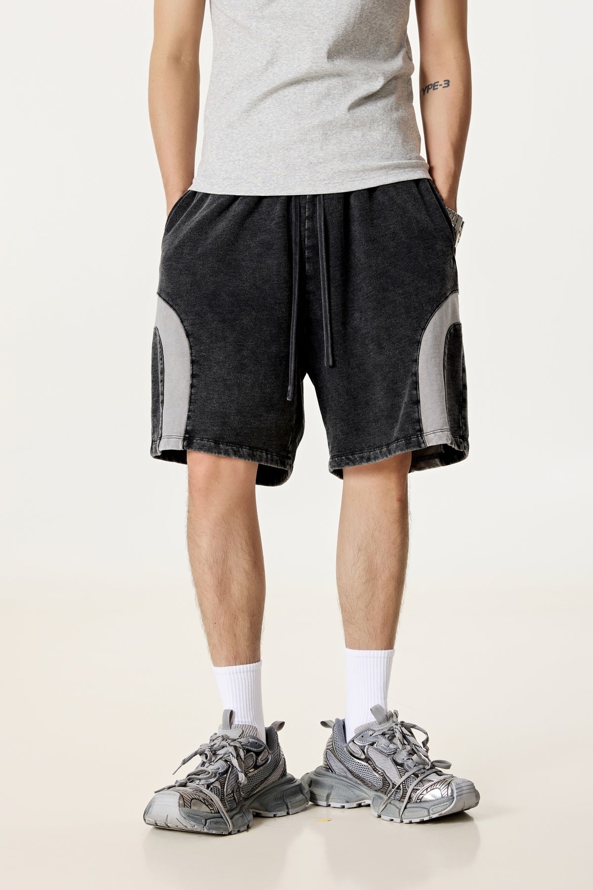 330GSM Unisex Heavyweight Contrast-Panel Snow-Washed Shorts Black/Medium Grey