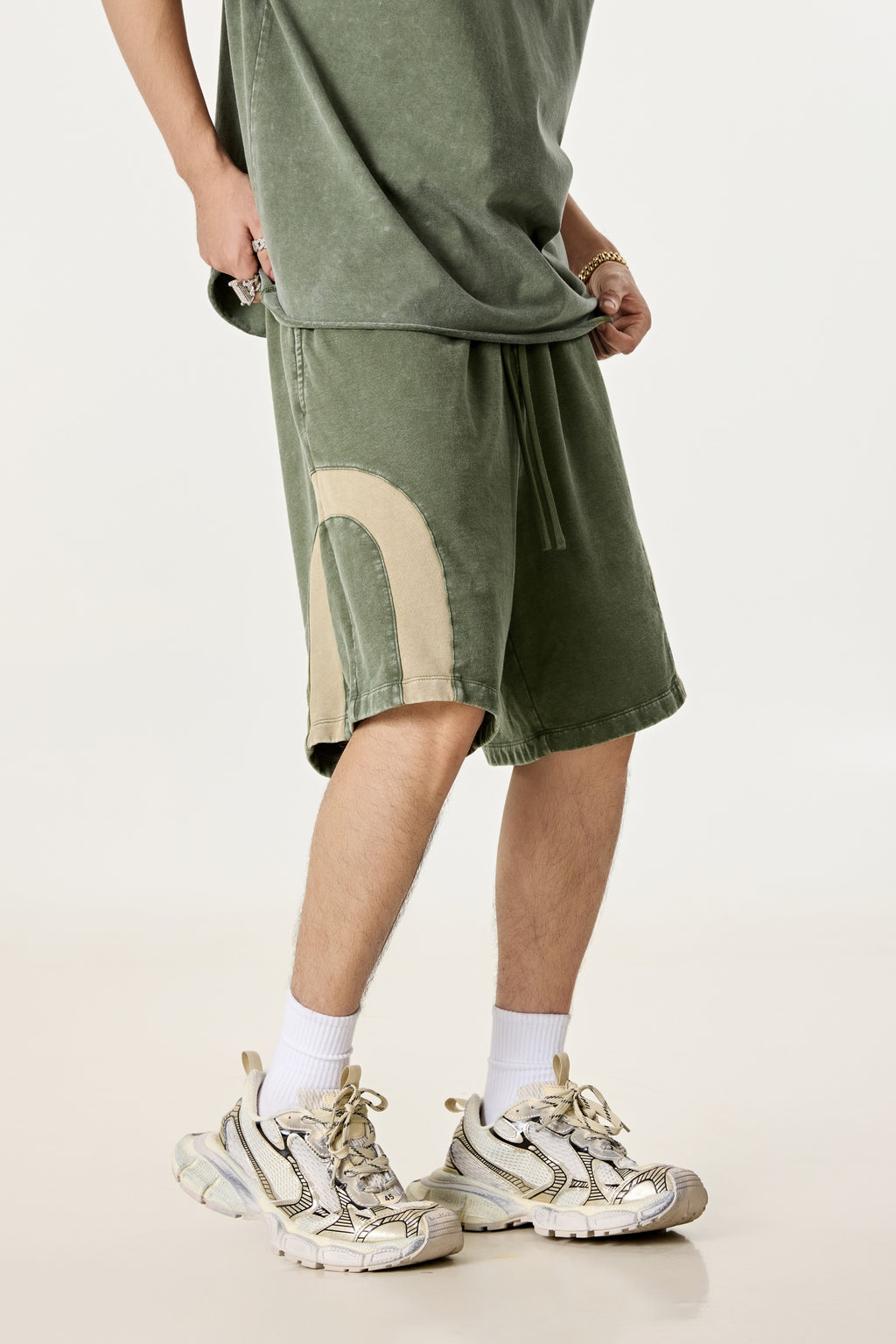 330GSM Unisex Heavyweight Contrast-Panel Snow-Washed Shorts Military Green/Khaki