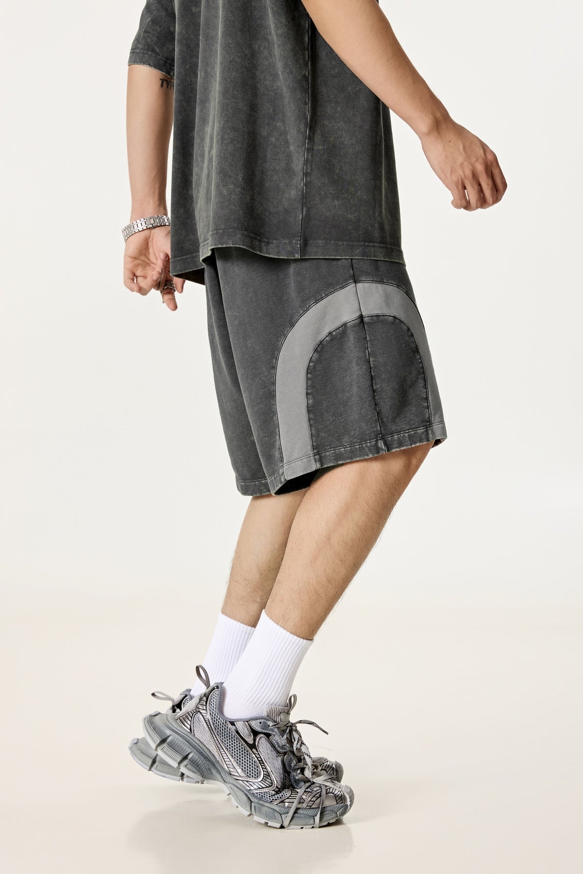 330GSM Unisex Heavyweight Contrast-Panel Snow-Washed Shorts Medium Grey/Dark Grey