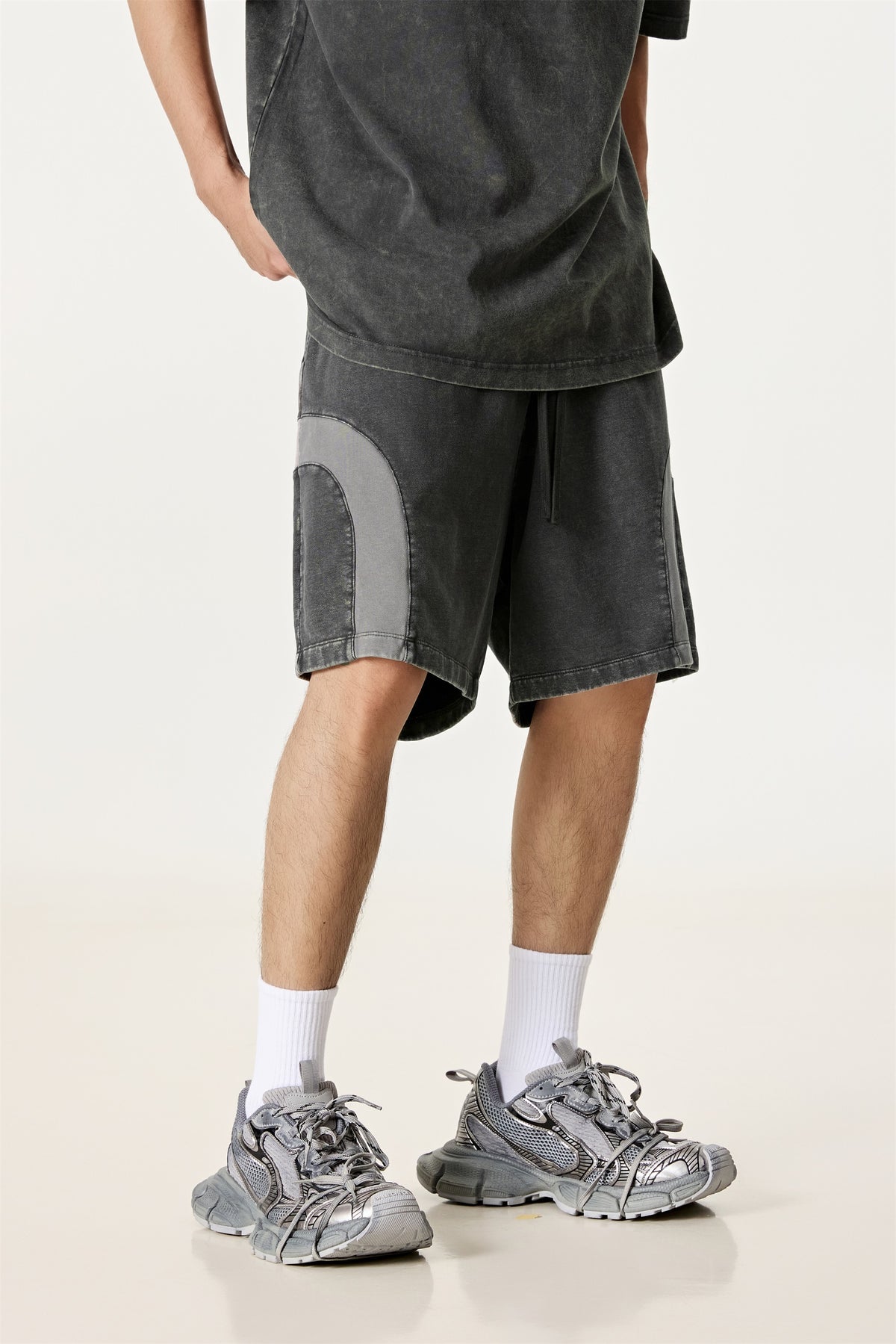 330GSM Unisex Heavyweight Contrast-Panel Snow-Washed Shorts Medium Grey/Dark Grey